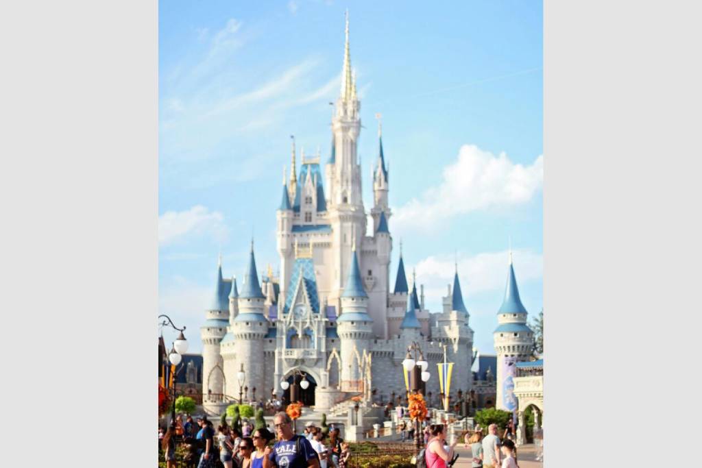 A crowd of people standing in front of a castle.